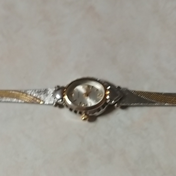 Women's watches - Picture 3 of 3